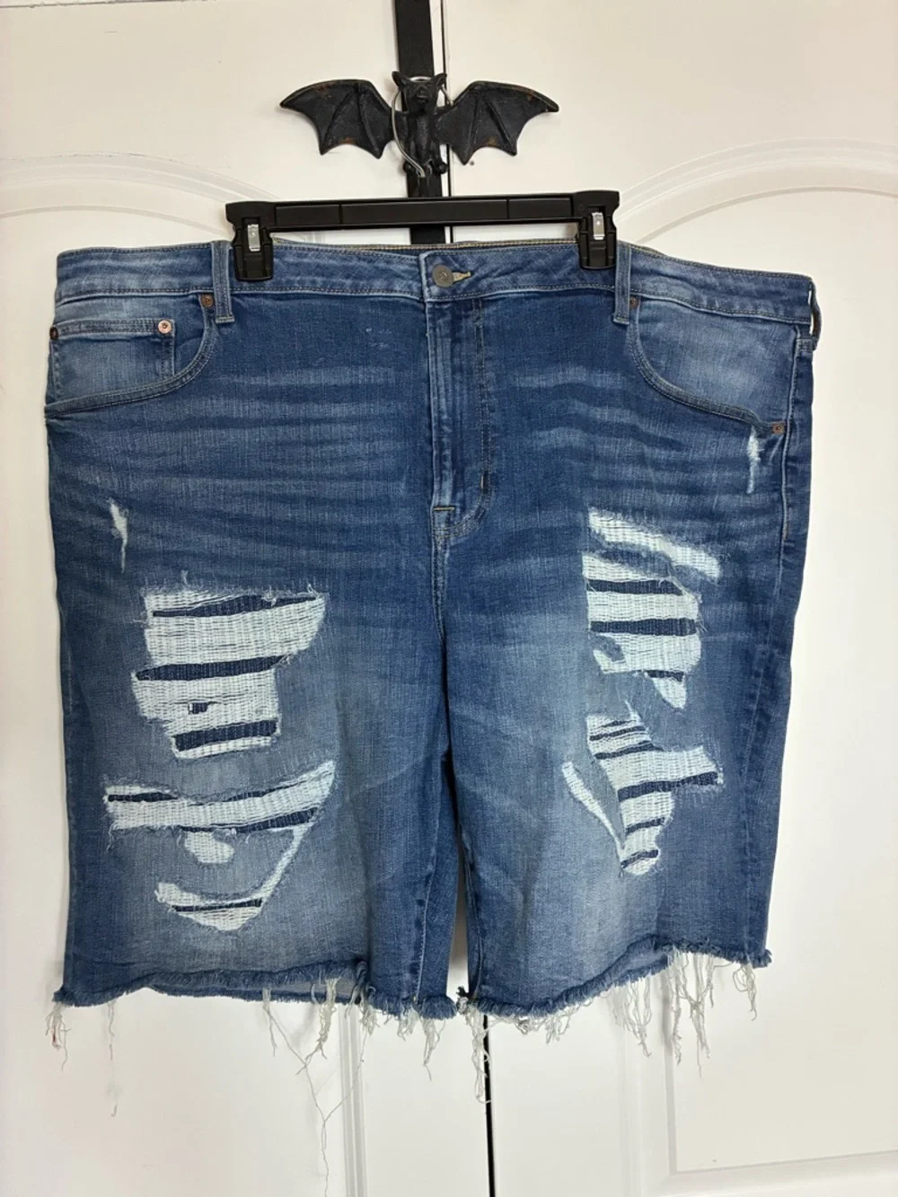 American Eagle Outfitters Men’s Distressed Dark Blue Denim Shorts size 48 - Picture 3 of 14